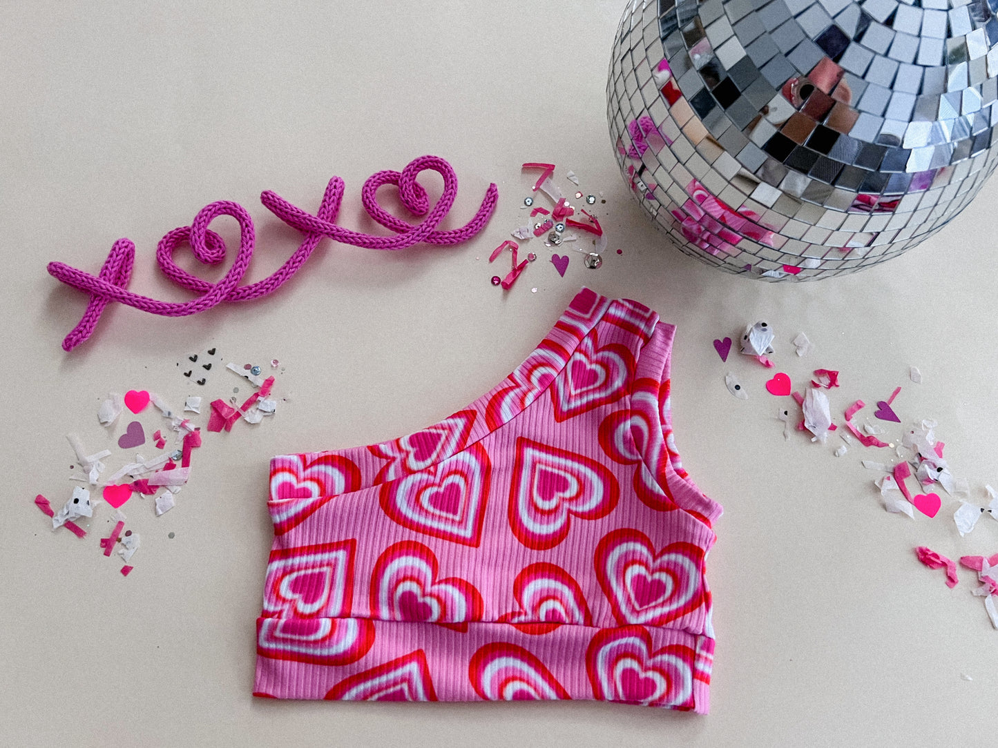 Retro Hearts | One shoulder